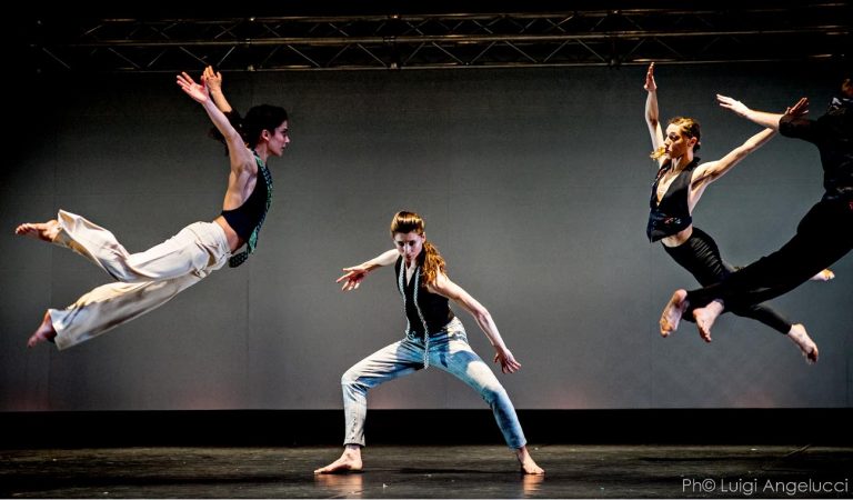 il_barbiere_di_siviglia_artemis_danza_ph_luigi_angelucci_113